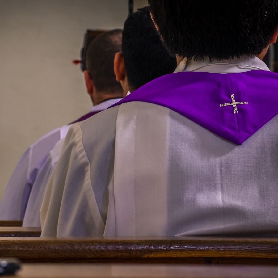 Você tem que ser virgem para ser um padre católico?
