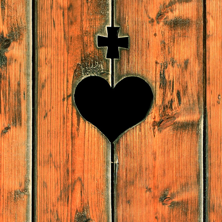 Print on wood, heart shaped with baby Jesus