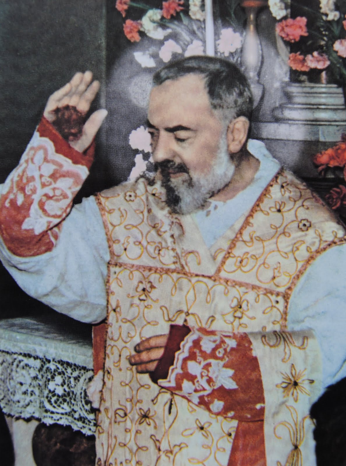 Image of Padre Pio saying Mass with the Stigmata